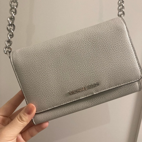 Michael Kors wallet on chain in pristine condition - Picture 2 of 6